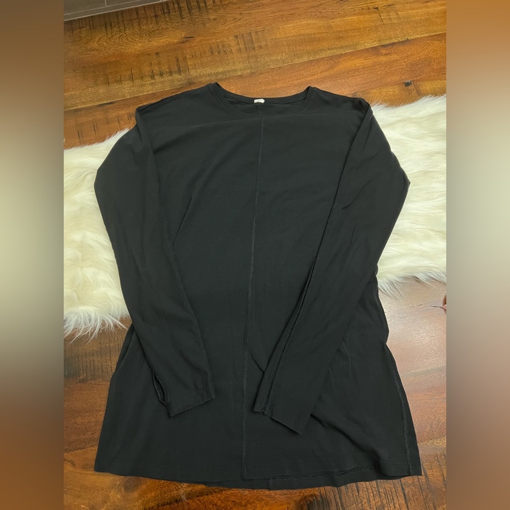 Lululemon Long Sleeve Black Top Size 4 Thumbholes Vent Detail